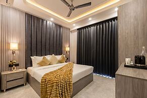 Saltstayz Premier Near Sector 44 Corporate Hub