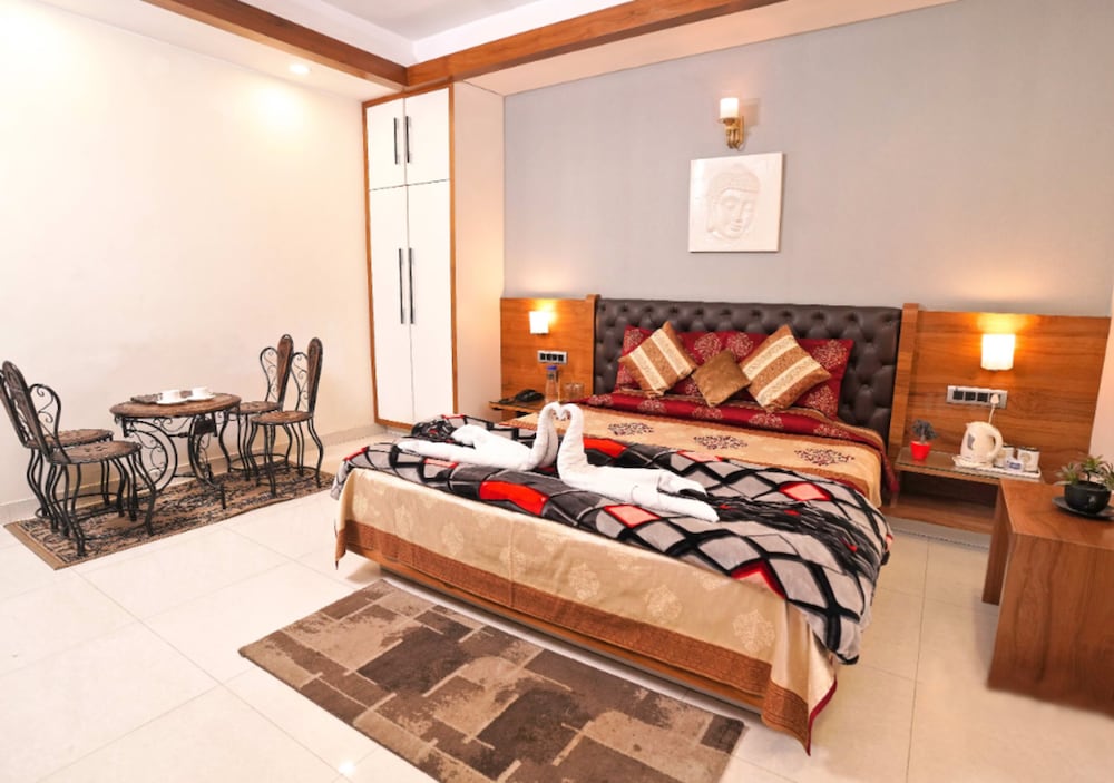 Mayur Hotel Bar & Restaurant solan