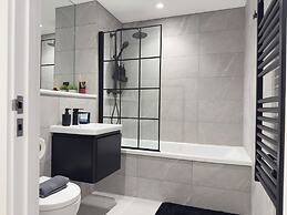 2 Bed Flat - Sleeps 4 - Parking - Wifi