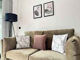 2 Bed Flat - Sleeps 4 - Parking - Wifi