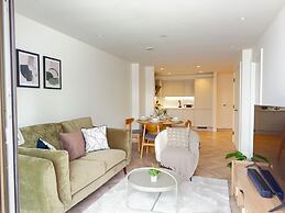 2 Bed Flat - Sleeps 4 - Parking - Wifi
