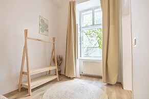 Modern 1BR With 1LR Long Stay in Vienna