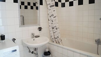 Modern 2BR Apartment Long Stay Belvedere