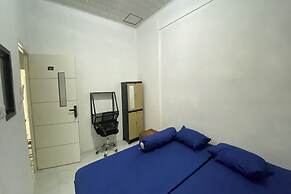 OYO 95038 Khanza Stay