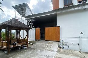 OYO 95038 Khanza Stay