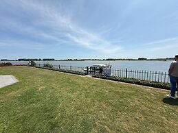 14p Riverfront Villa With Jacuzzi Dock Gameroom