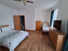 The Albert Hotel