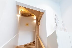 Lofus Art Suites