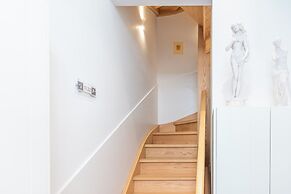Lofus Art Suites