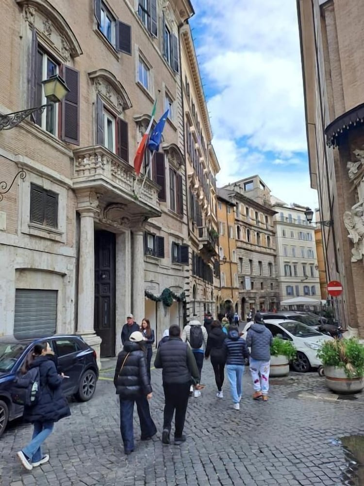 Home Piazza Dell'Orologio