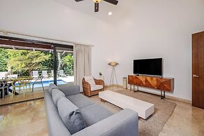House Reserva Conchal Llama del Bosque