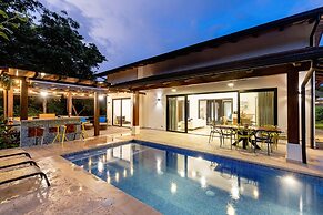 House Reserva Conchal Llama del Bosque