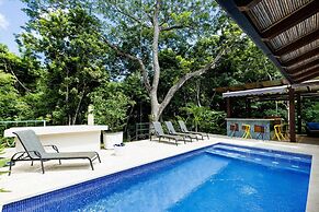 House Reserva Conchal Llama del Bosque