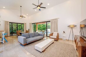 House Reserva Conchal Llama del Bosque