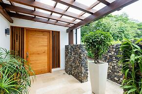 House Reserva Conchal Llama del Bosque