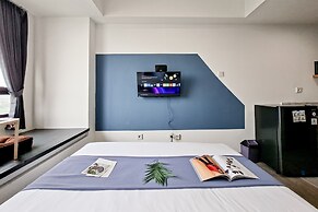 Blue Studio At Apartment Collins Boulevard