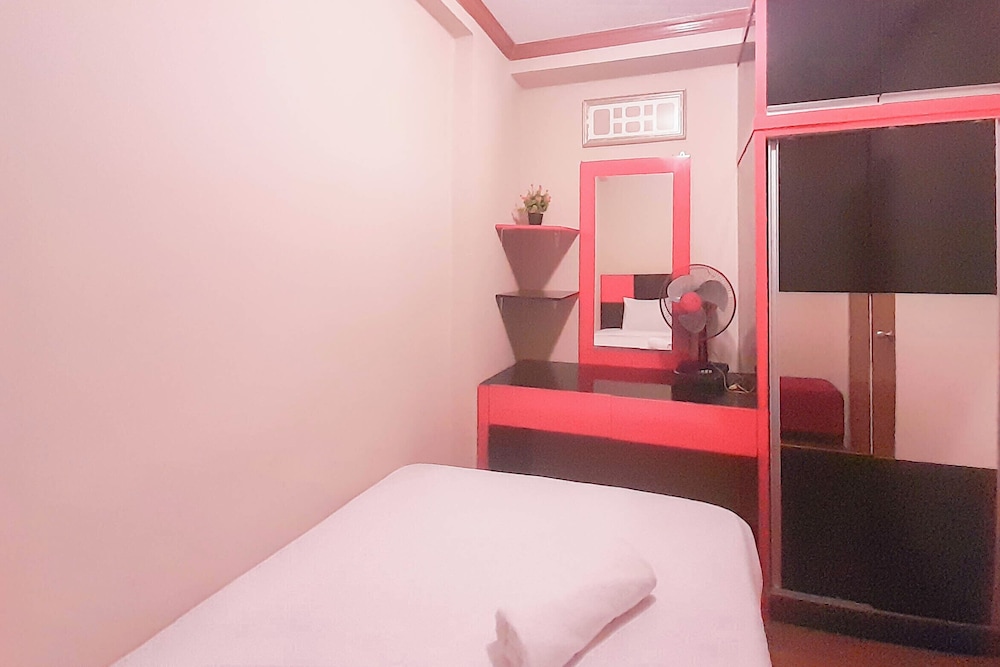 Compact 3Br At Gateway Ahmad Yani Cicadas Apartment