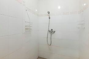 Compact 3Br At Gateway Ahmad Yani Cicadas Apartment