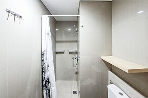 Cozy And Relaxing Studio At Apartment Bintaro Embarcadero