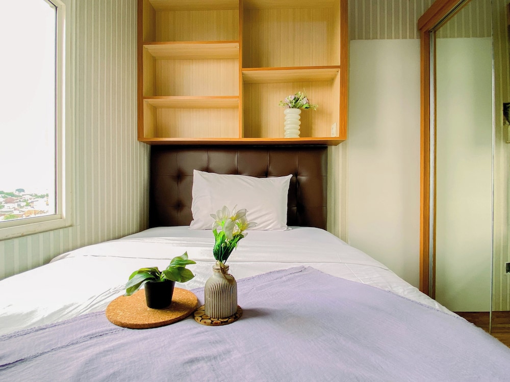 Compact Warm 2Br At Springlake Summarecon Bekasi Apartment