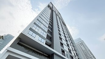 Comfy White Studio At Ciputra World 2 Apartment