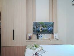 Comfy White Studio At Ciputra World 2 Apartment