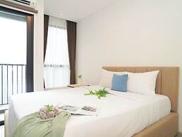 Comfy White Studio At Ciputra World 2 Apartment