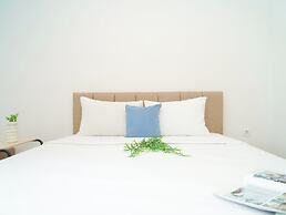 Comfy White Studio At Ciputra World 2 Apartment