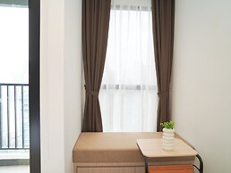 Comfy White Studio At Ciputra World 2 Apartment