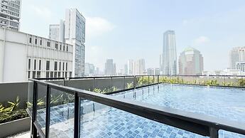 Comfy White Studio At Ciputra World 2 Apartment