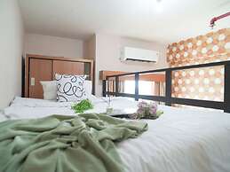 Simple Stay Studio Near Ui At Dave Apartment