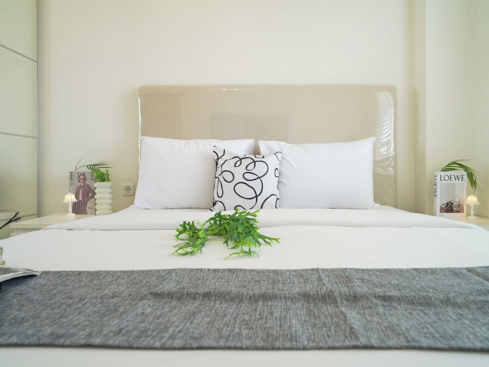 Contemporary And Comfortable 2Br At Apartment Podomoro Golf View