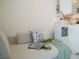 Contemporary And Comfortable 2Br At Apartment Podomoro Golf View
