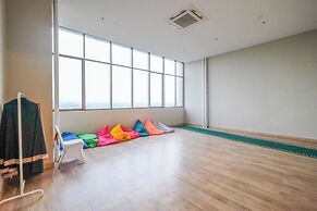 Tranquil 1Br At Royal Sentul Park Apartment
