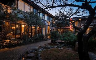 Lijiang Lazy Tribe Snow Mountain View Inn