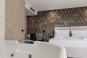Ermes Deluxe Suite With Balcony