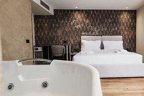 Ermes Deluxe Suite With Balcony