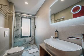 Ermes Deluxe Suite With Balcony