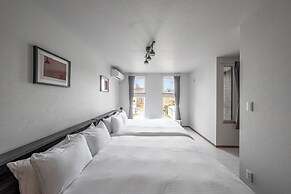 HILLS NISEKO D