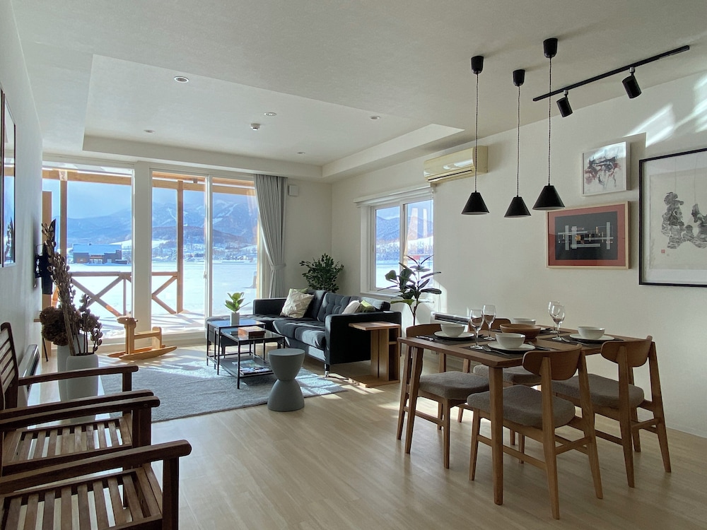 Akayane Lodge by H2 Life