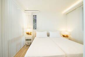 Glyfada Glow Suites by Corfuescapes