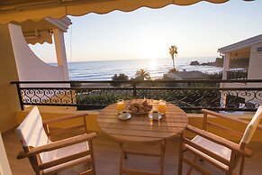 Glyfada Glow Suites by Corfuescapes