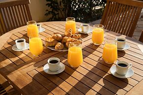 Glyfada Glow Suites by Corfuescapes