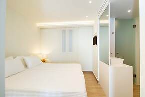 Glyfada Glow Suites by Corfuescapes