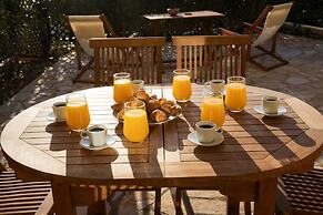 Glyfada Glow Suites by Corfuescapes