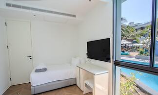 189/77 2BR Beachfront Seaview Pool Access