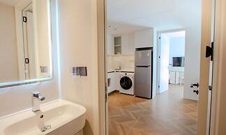 189/77 2BR Beachfront Seaview Pool Access