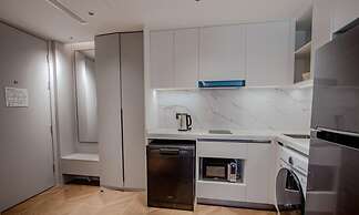 189/77 2BR Beachfront Seaview Pool Access
