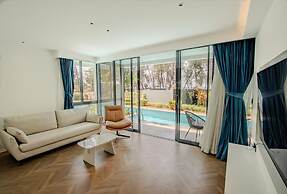 189/77 2BR Beachfront Seaview Pool Access