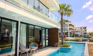 189/77 2BR Beachfront Seaview Pool Access